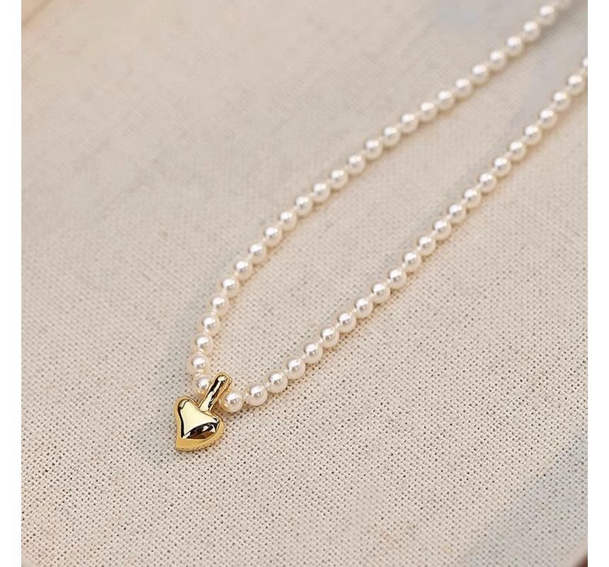 Heart Pendant Faux Pearl Choker