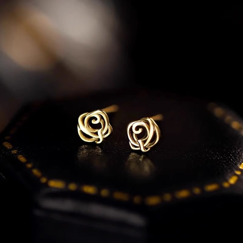 Floral Stud Ear