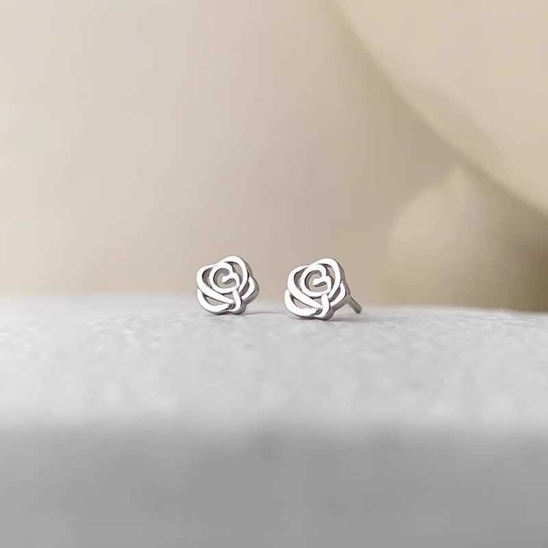 Floral Stud Ear