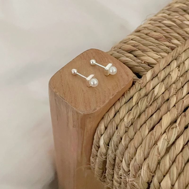 Ear Faux Pearl Stud
