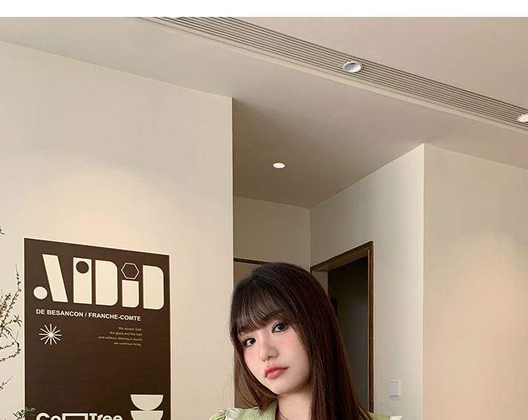 Short-Sleeve Collared Contrast Trim Blouse