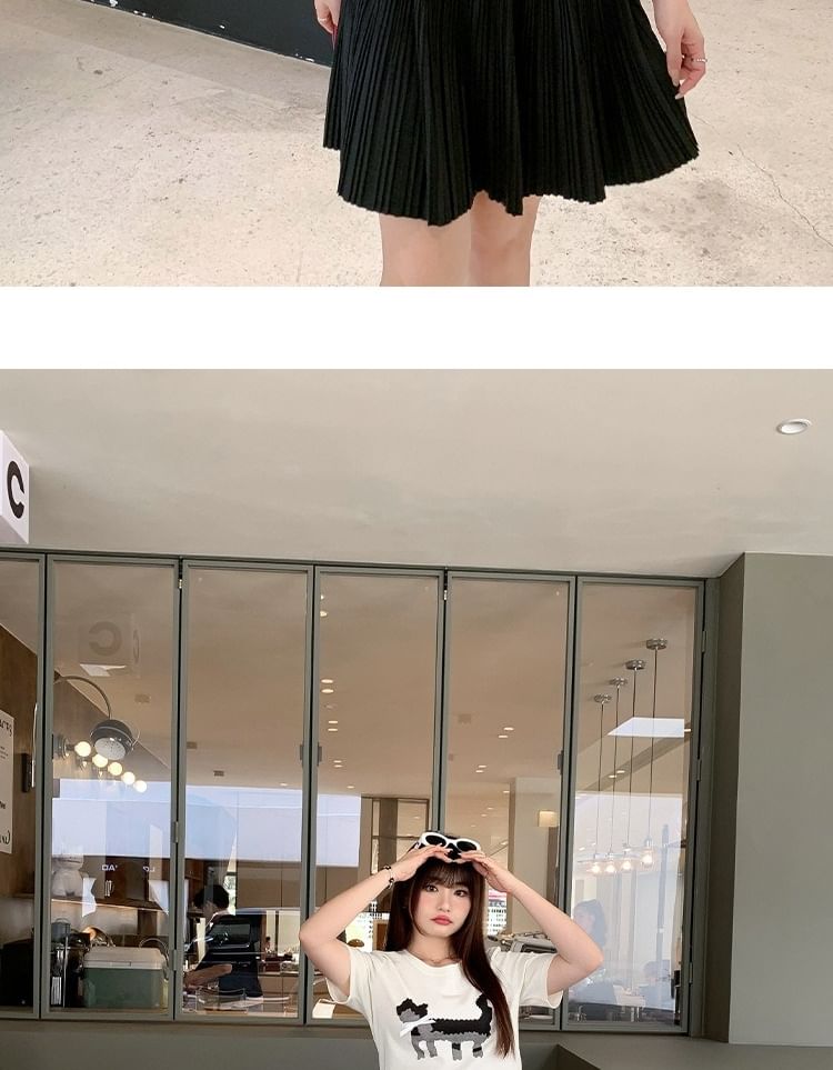 Mid Rise Plain Mini Pleated Skirt