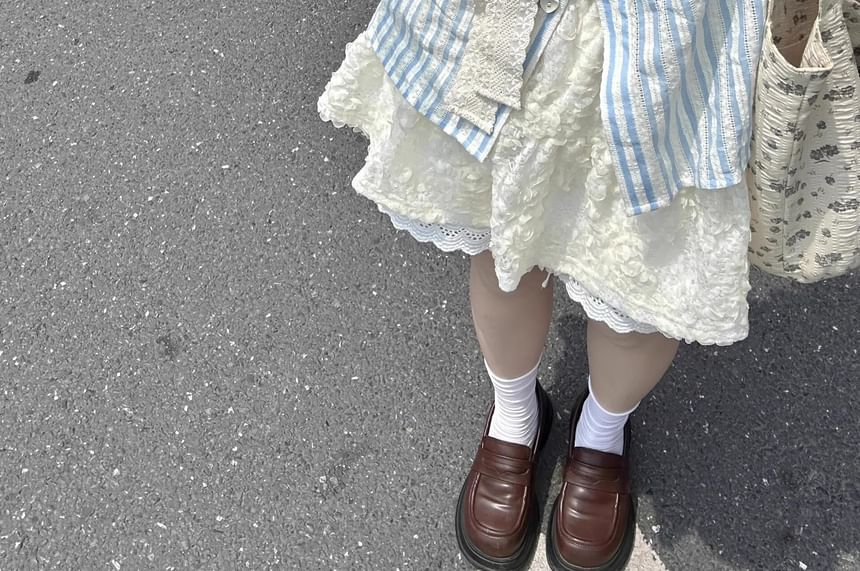 Short-Sleeve Striped Shirt / High Rise Lace Mini A-Line Skirt