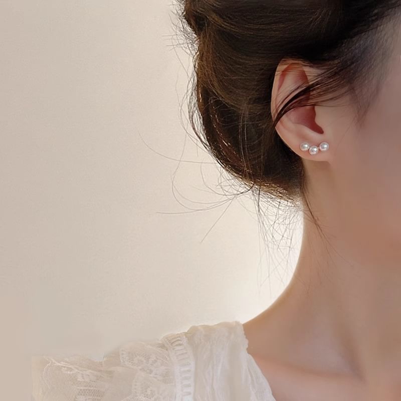 Pearl Stud Faux Earring