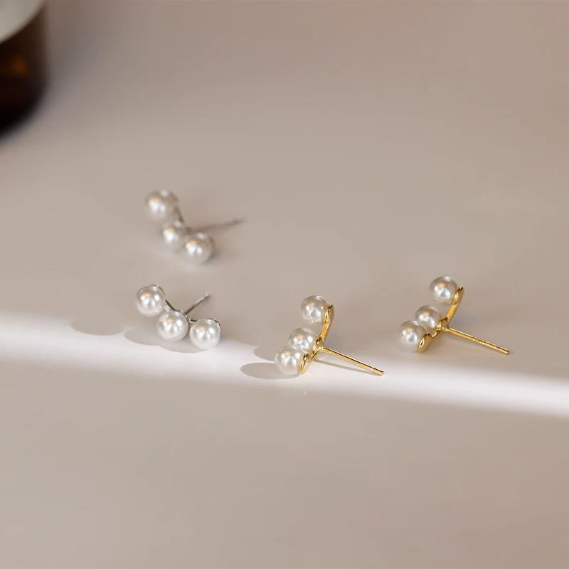 Pearl Stud Faux Earring
