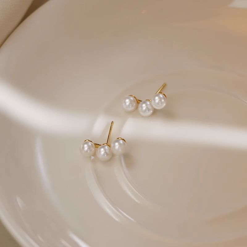 Pearl Stud Faux Earring