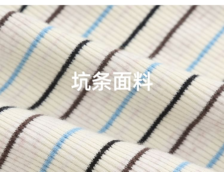 Short-Sleeve Round Neck Striped T-Shirt / High Waist Plain Mini A-Line Skirt