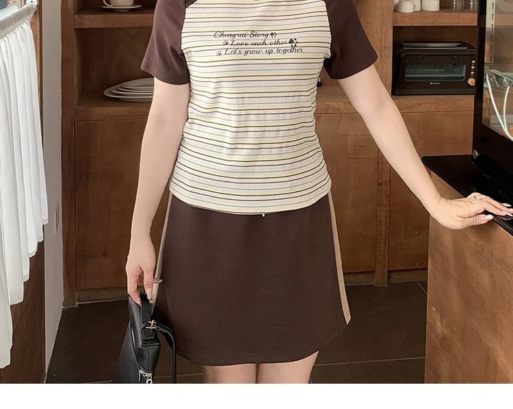 Short-Sleeve Round Neck Striped T-Shirt / High Waist Plain Mini A-Line Skirt