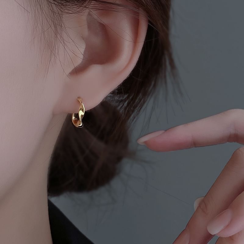 Hoop Wavy Sterling Silver Earring
