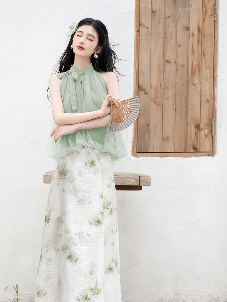 Sleeveless Mock Neck Plain Blouse / High Waist Floral Midi Skirt / Set
