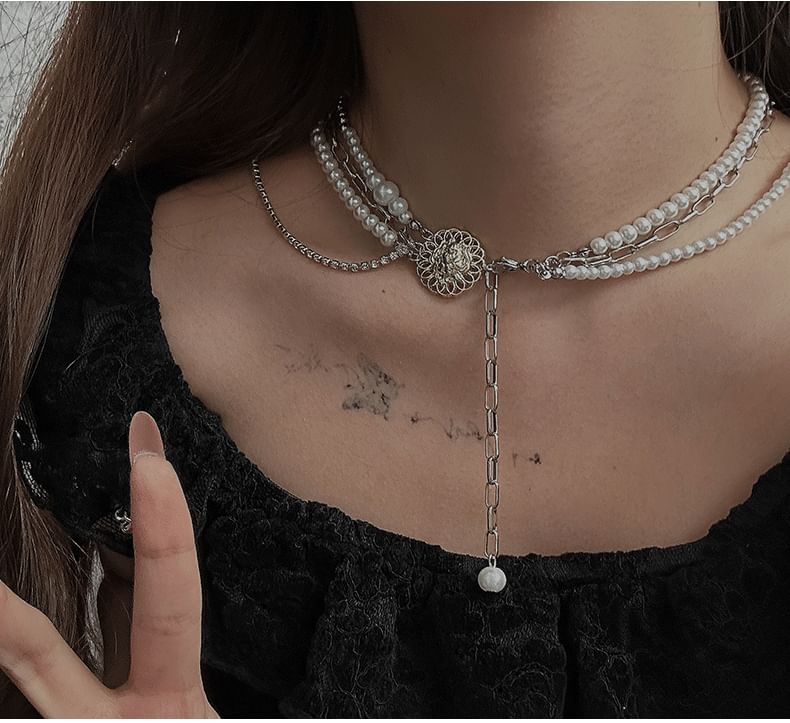 Collier à chaîne superposée avec fausses perles et strass