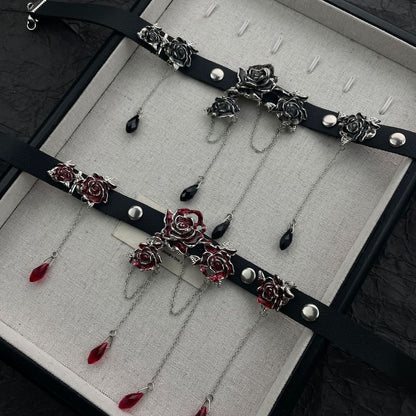 Collier ras du cou en similicuir avec strass et fleurs