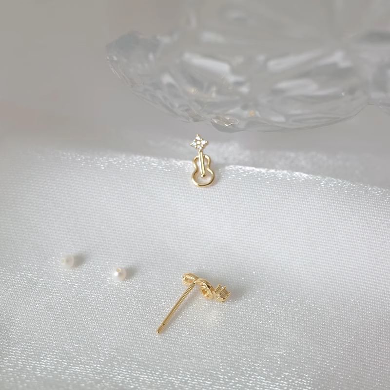 Asymmetrical Rhinestone Note Guitar Alloy Earring Stud Music