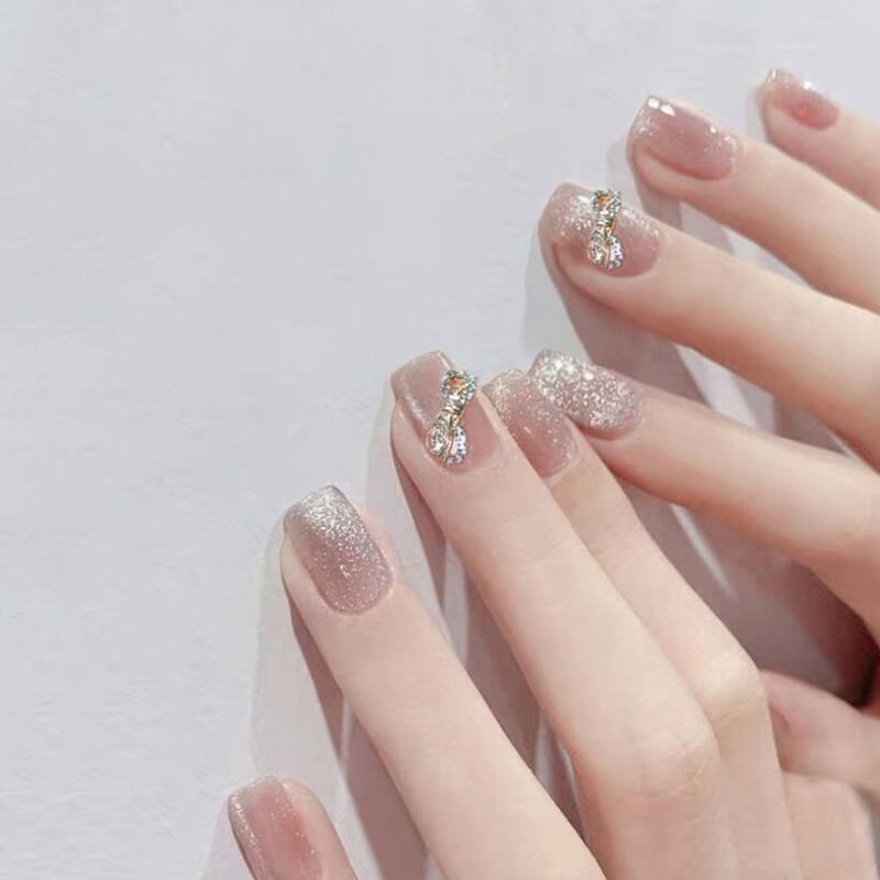Strass Katzenauge Press On Nail