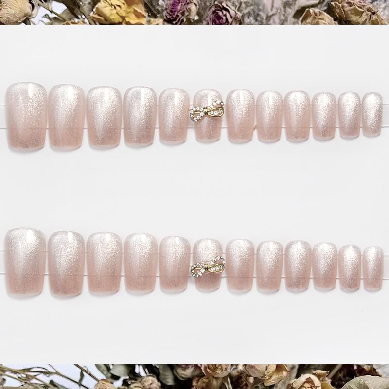 Strass Katzenauge Press On Nail