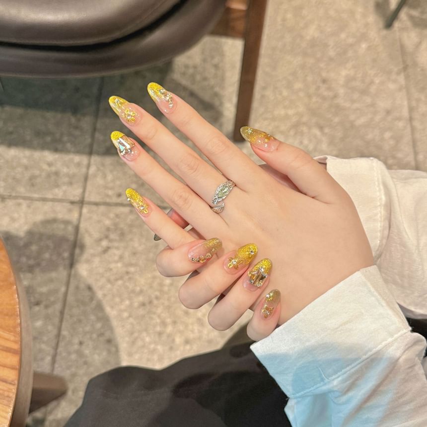 Floraler Strass-Press-On-Nagel (verschiedene Designs)