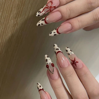 Ongles à coller imprimé léopard cerise