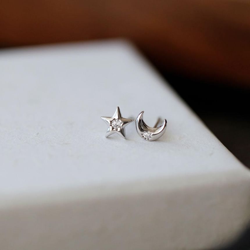 S999 Stud Star Asymmetrical Moon Silver Rhinestone Earring