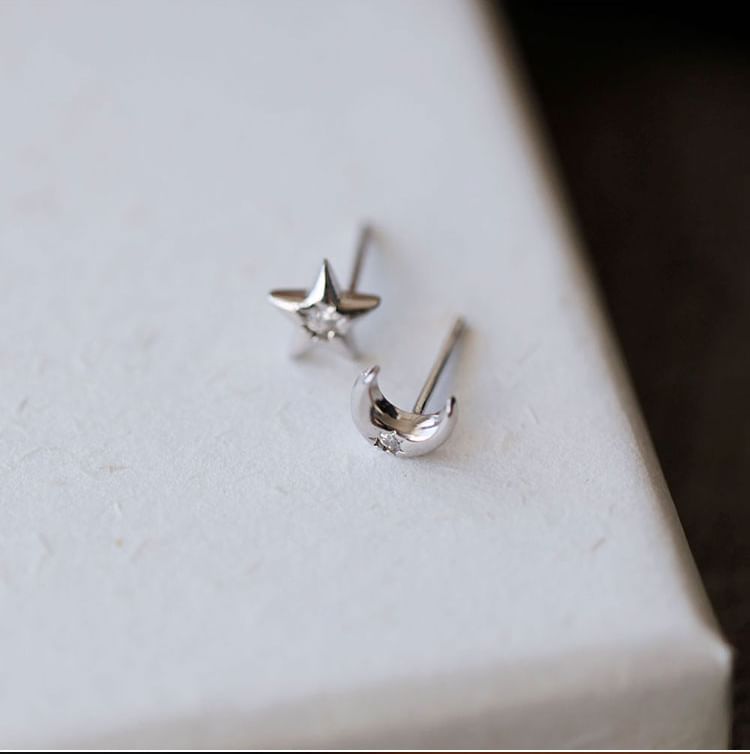 S999 Stud Star Asymmetrical Moon Silver Rhinestone Earring