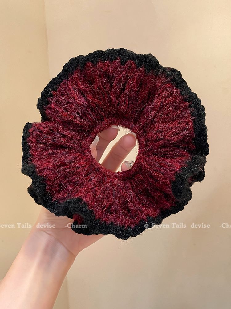 Scrunchie Contrast Trim Knit