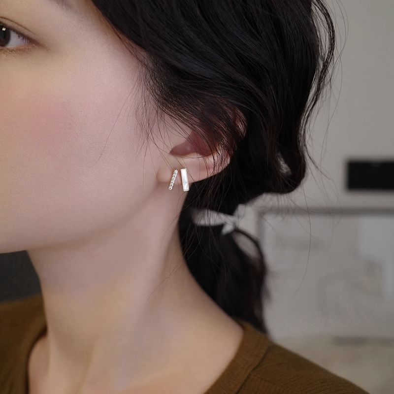 Alloy Shell Stud Rhinestone Earring