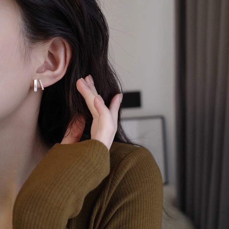 Alloy Shell Stud Rhinestone Earring