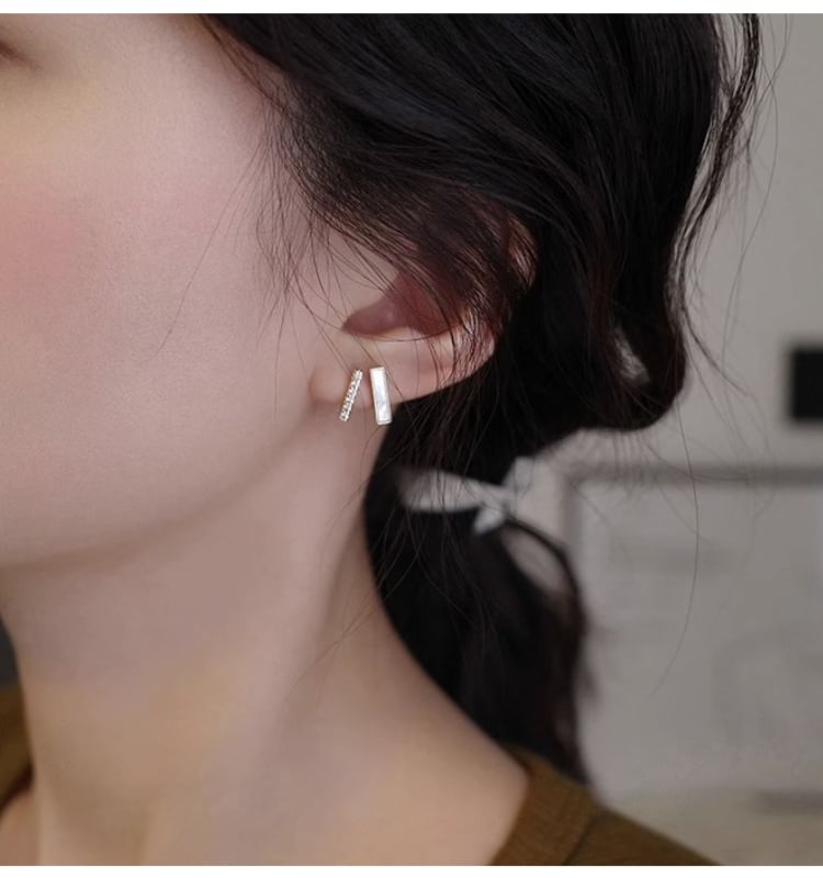 Alloy Shell Stud Rhinestone Earring