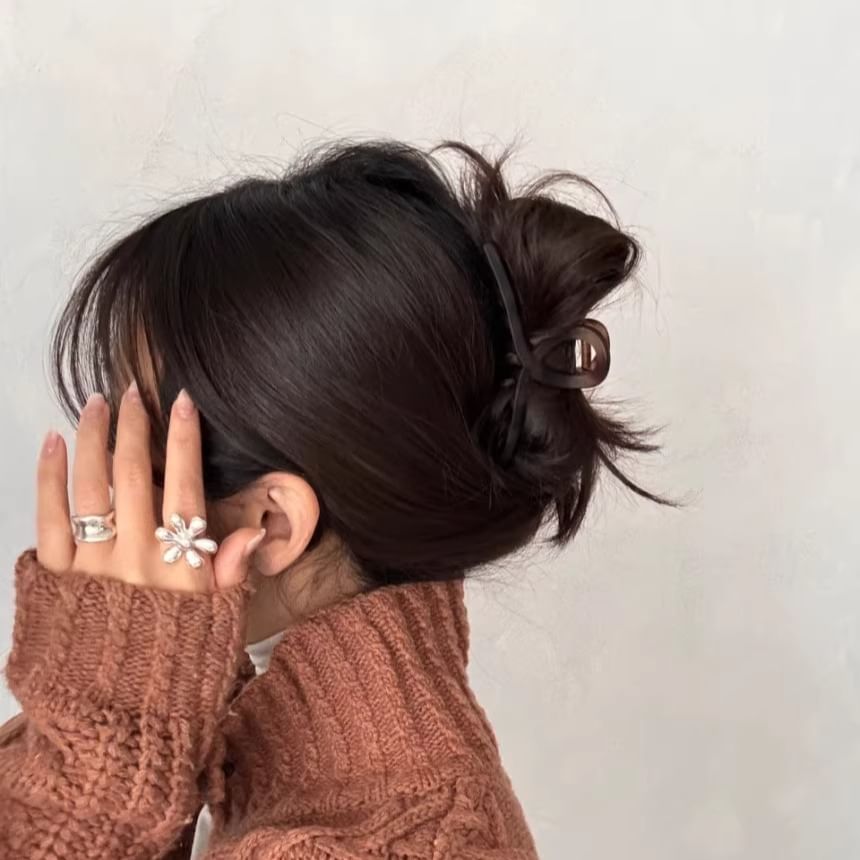 Amber Claw Hair