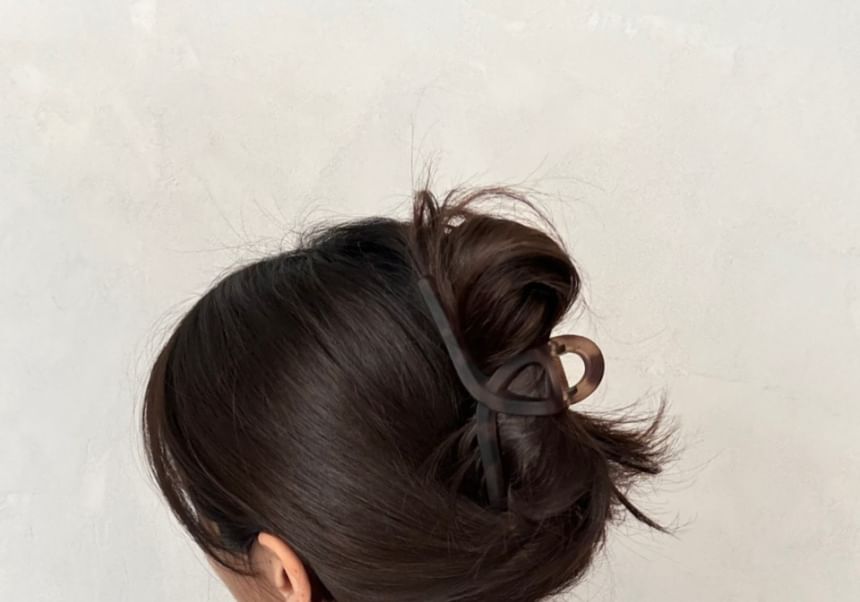Amber Claw Hair