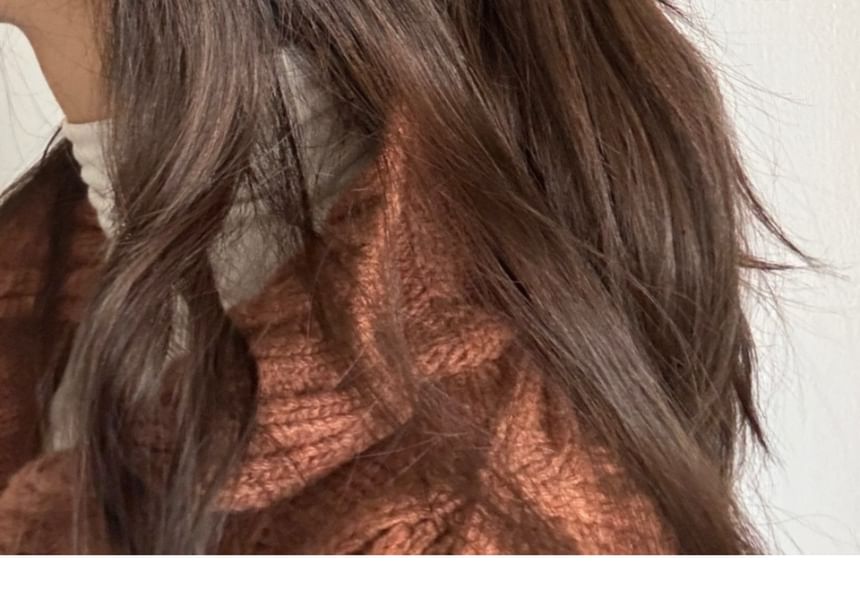 Amber Claw Hair