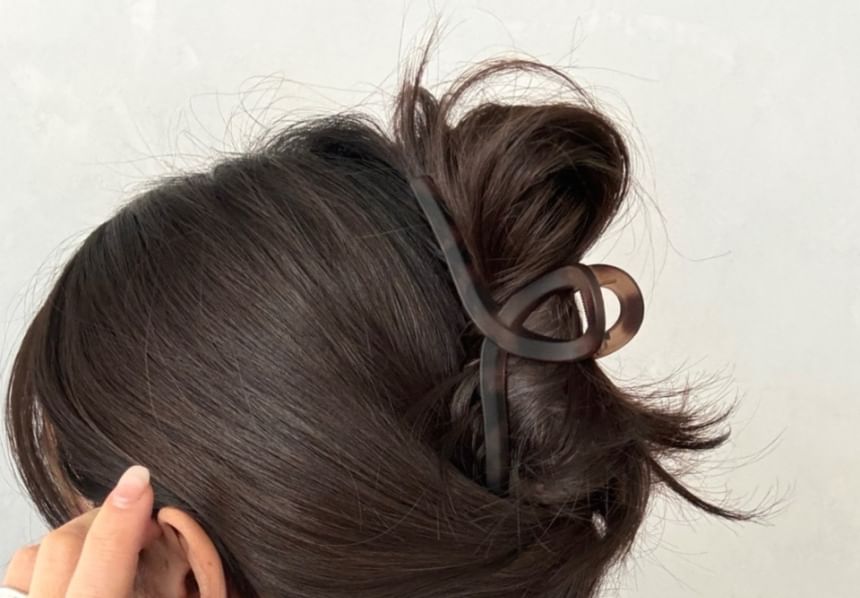 Amber Claw Hair
