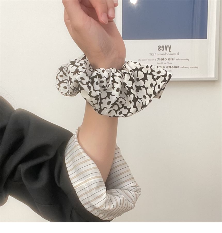 Floral Scrunchie Print