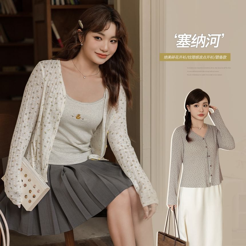 Plus Size V-Neck Floral Ribbed Cardigan
