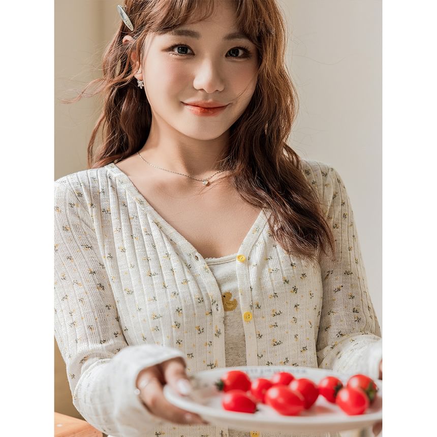 Plus Size V-Neck Floral Ribbed Cardigan