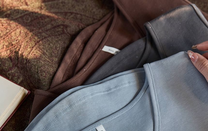 Short-Sleeve V-Neck Plain Glitter Ruched Tee