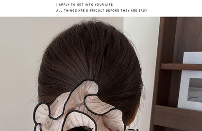 Scrunchie Trim Contrast