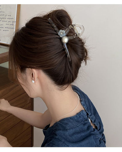 Claw Pearl Faux Acrylic Flower Hair