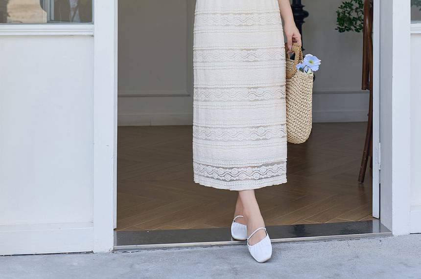 Plus Size High Rise Plain Lace Floral Midi A-Line Skirt