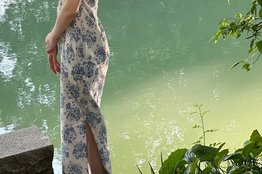 Sleeveless Stand Collar Floral Print Slit Maxi Sheath Qipao / Plain Shawl