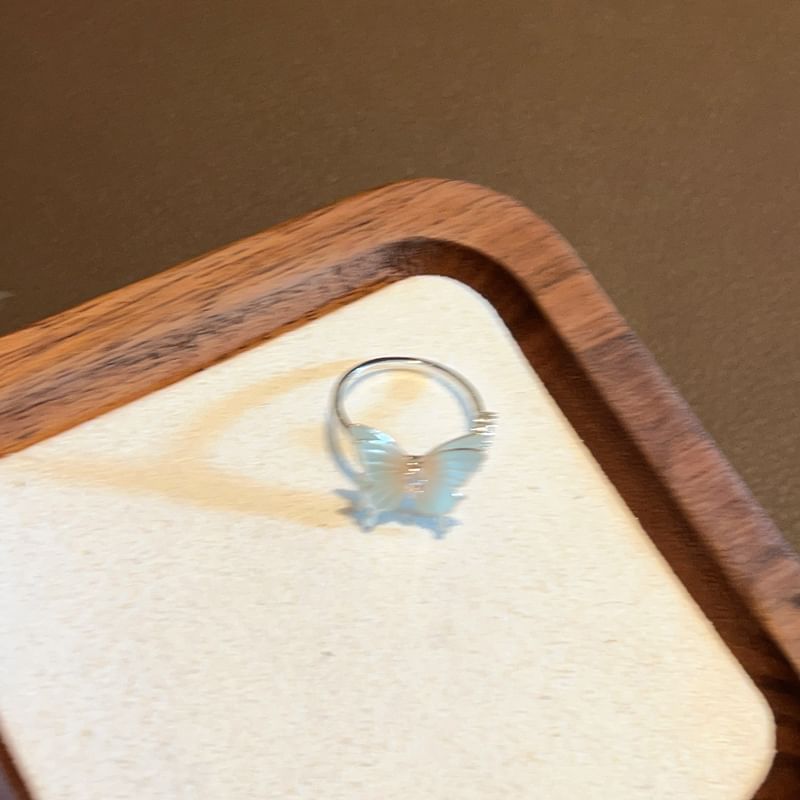 Ring Open Butterfly