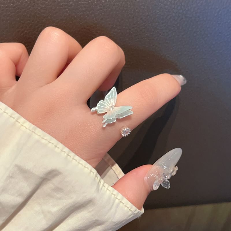 Ring Open Butterfly