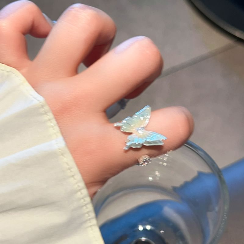 Ring Open Butterfly
