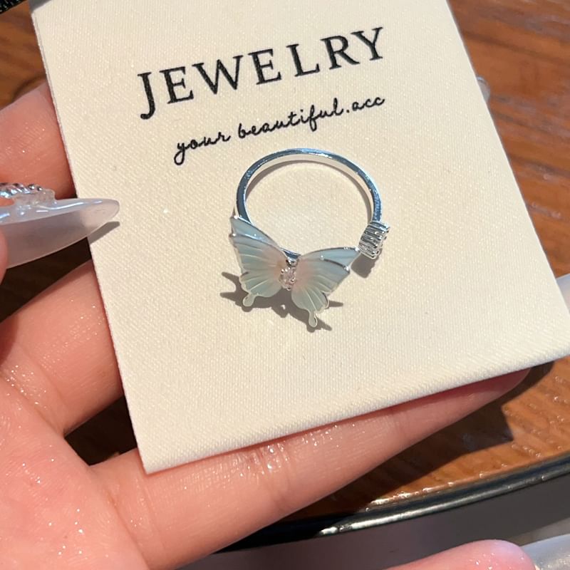 Ring Open Butterfly