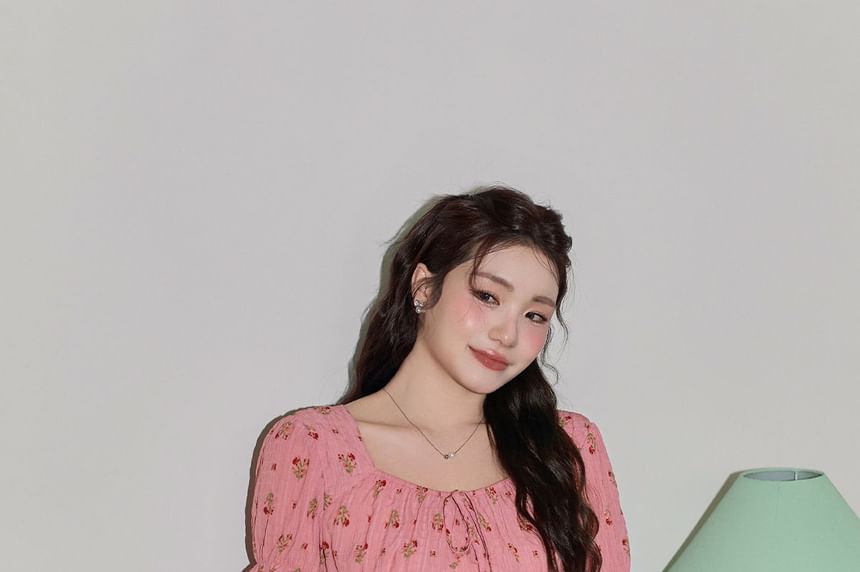 Short-Sleeve Square Neck Floral Bow Blouse