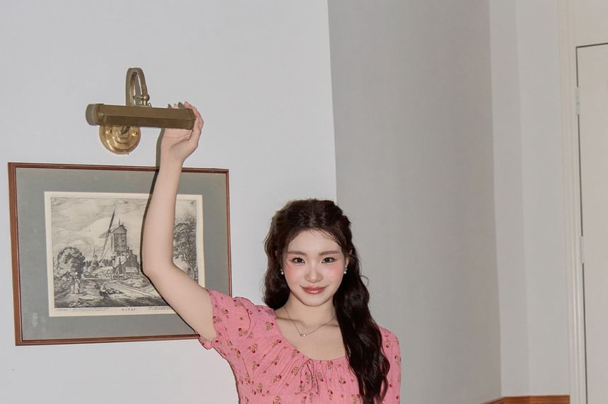 Short-Sleeve Square Neck Floral Bow Blouse