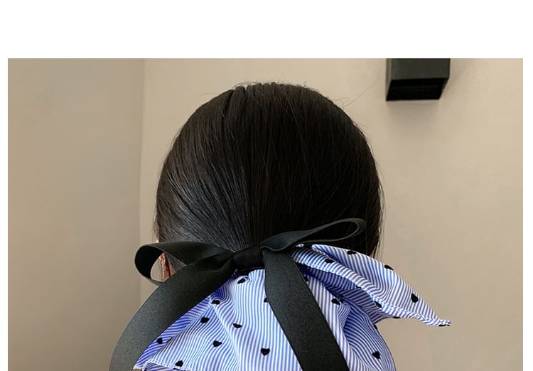 Bow Print Striped Scrunchie Heart
