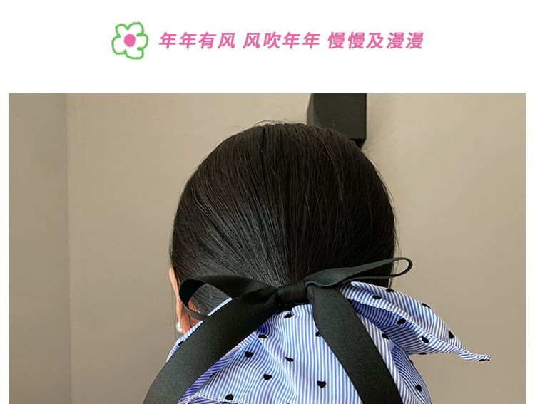 Bow Print Striped Scrunchie Heart