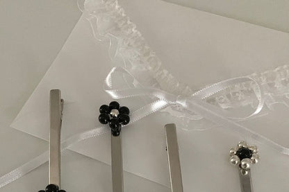 2: Flower Clip of Beaded Hair Set