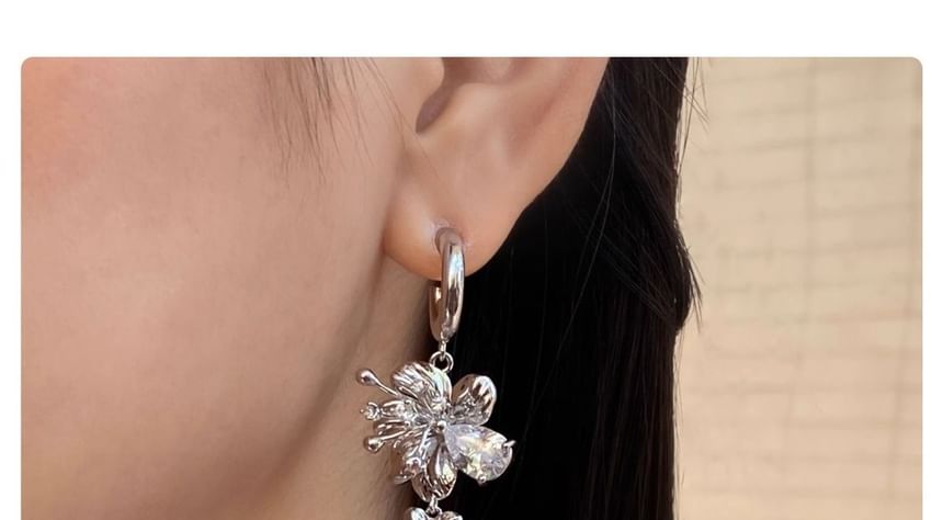 Alloy Floral Asymmetrical Earring Dangle