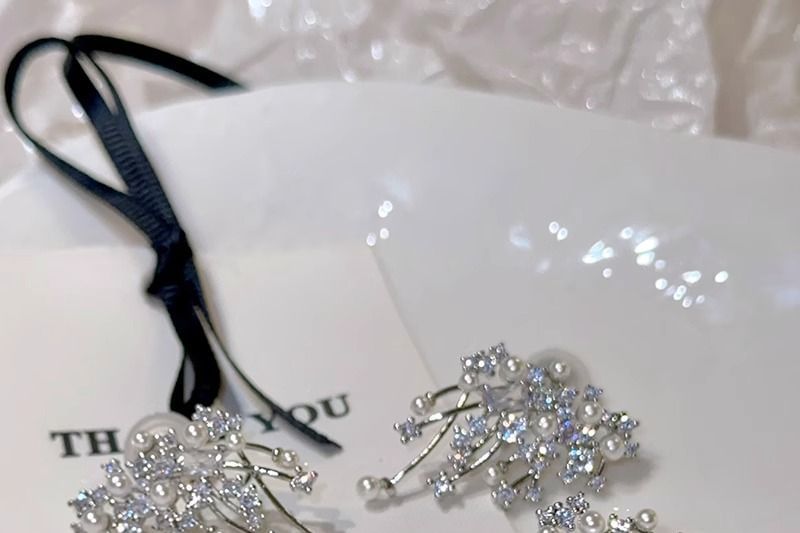 Alloy Firework Stud Faux Pearl Earring Rhinestone